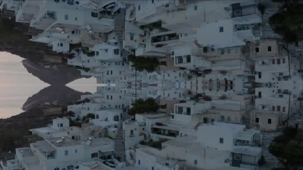 Typické Nízké Domy Destinaci Středomoří Západ Slunce Nad Mořem Pozadí — Stock video