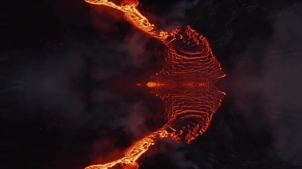 활동적인 화산의 분화구의 용암이 흘러나옵니다 아이슬란드 추상적인 컴퓨터 디지털 구성된 — 비디오