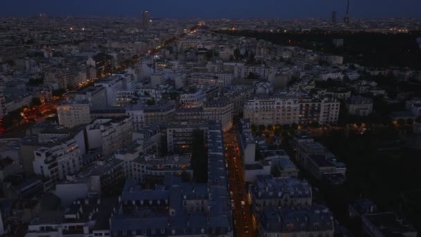 夜市の住宅都市ボロにあるアパートのブロックの高角度ビュー フランス — ストック動画