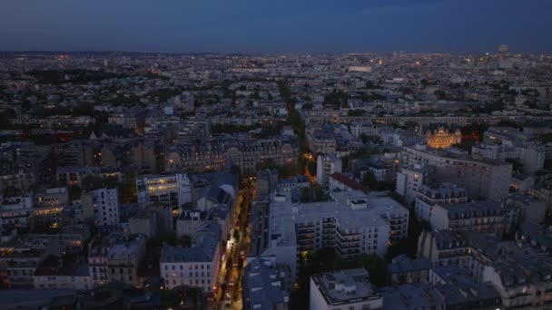 大都市における都市開発の航空展望 夜の住宅街のアパートの建物 フランス — ストック動画