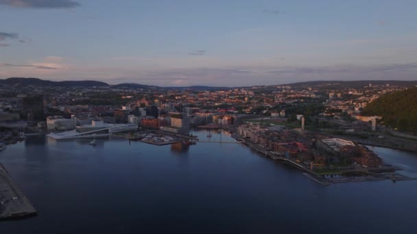 Flygfoto Panoramautsikt Över Staden Upplyst Sista Solens Strålar Dagen Moderna — Stockvideo