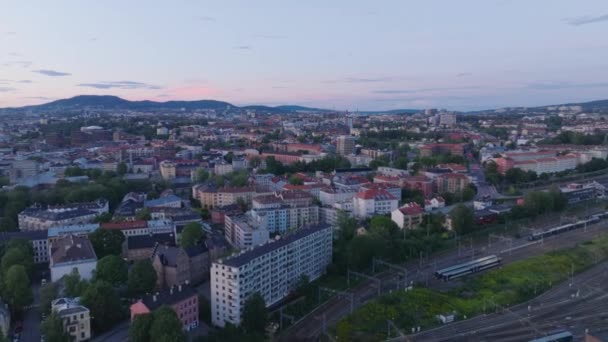 앞으로는 황혼에 대도시의 도시의 거리와 오슬로 노르웨이 — 비디오