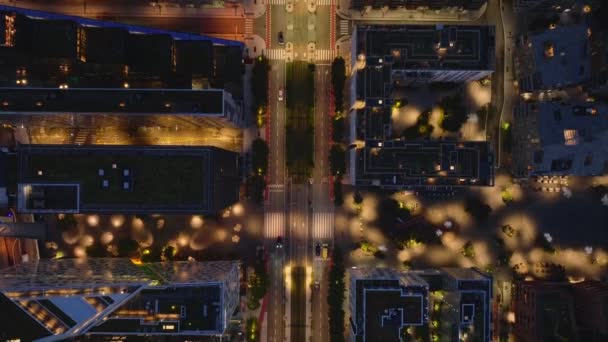 Летать Над Жилым Городским Районом Вид Сверху Современный Многоэтажный Жилой — стоковое видео