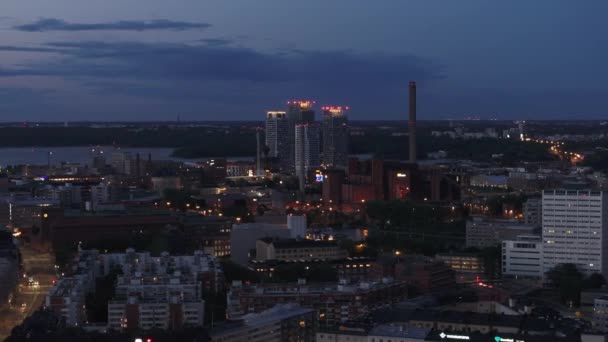 Πετάξτε Πάνω Από Νύχτα Αεροφωτογραφία Των Πολυώροφων Κτιρίων Φώτα Οροφής — Αρχείο Βίντεο