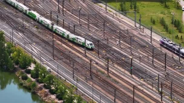 Unidade Trem Moderna Que Passa Sobre Interruptores Pátio Ferroviário Comboio — Vídeo de Stock