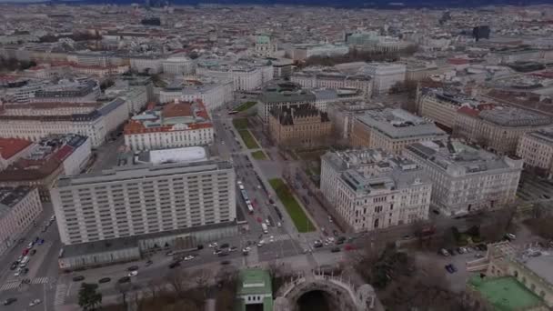 曇りの冬の日の大都市の空中ビュー 都市部の街並みや建物 ウィーン オーストリア — ストック動画
