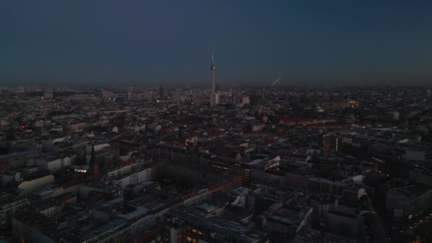 黄昏时大城市的空中全景 城市社区的城镇发展 高Fernsehturm的背景 德国柏林 — 图库视频影像