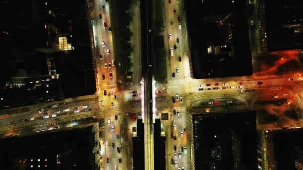 Pohled Ptačí Perspektivy Večerní Metropoli Rušná Víceúrovňová Cesta Vyvýšenými Ulicemi — Stock video