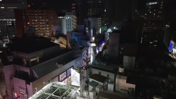 Filmagem Ascendente Aérea Desenvolvimento Cidade Cidade Edifícios Bairro Urbano Noite — Vídeo de Stock