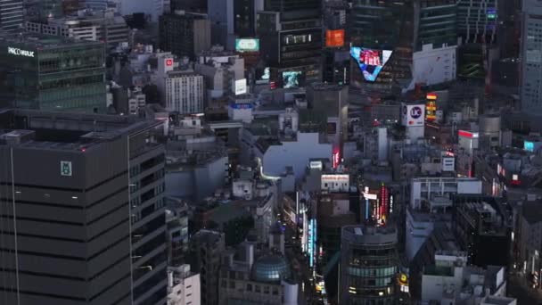 Şehirdeki Yoğun Şehir Gelişiminin Havadan Görüntüsü Akşam Shibuya Bölgesinde Sokaklar — Stok video