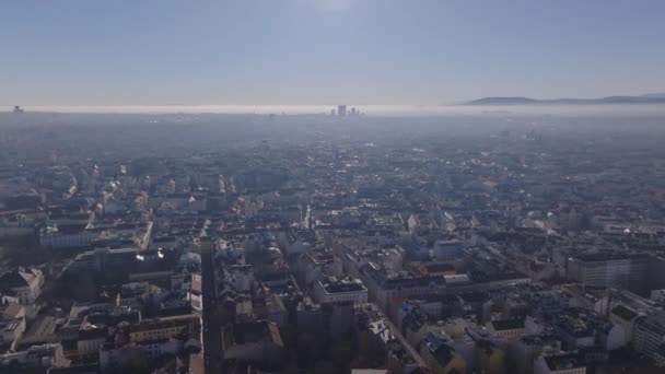 Vista Panorámica Aérea Gran Ciudad Neblina Mañana Calles Edificios Barrios — Vídeo de stock