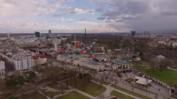 Bulutlu Bir Günde Şehrin Havadan Panoramik Manzarası Wiener Riesenrad Ünlü — Stok video