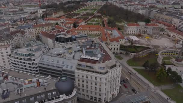 Przód Przelatuje Nad Budynkami Miejskiej Dzielnicy Ujawnienie Schloss Belvedere Schlossgarten — Wideo stockowe