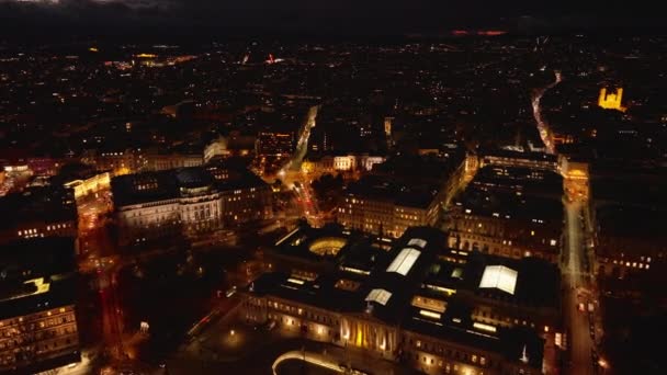 Widok Powietrza Budynków Parlamentu Okolicznych Pałaców Centrum Miasta Nocy Podświetlane — Wideo stockowe