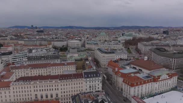 Forwards Fly Historic Massive Buildings City Center Revealing Schwarzenbergplatz Vienna — Stock Video