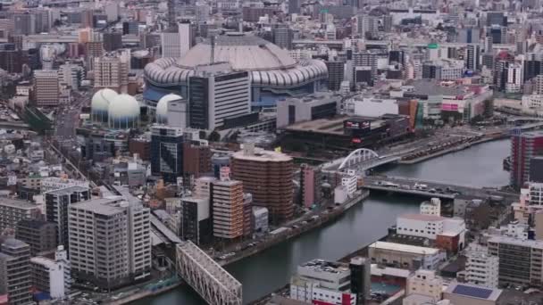 Osaka Kubbesi Nin Kentsel Çevredeki Binaların Havadan Görüntüsü Metropolis Üzerinden — Stok video