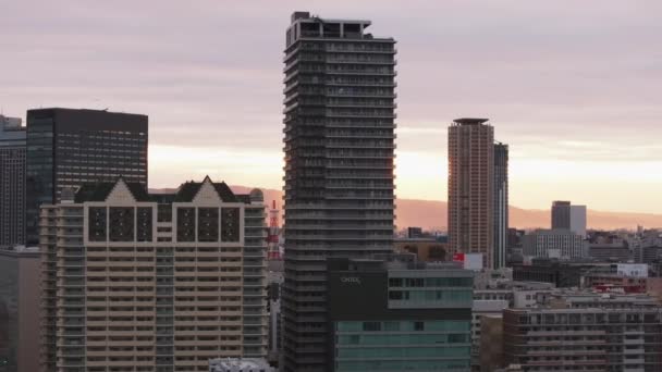 Şehir Merkezindeki Bir Grup Modern Yüksek Katlı Apartman Binası Gün — Stok video
