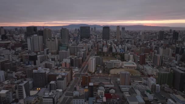 Літати Над Мегаполісом Багатоповерхова Будівля Міському Районі Сході Сонця Хмари — стокове відео