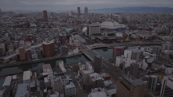 Вперед Літати Над Міським Районом Широкий Багатосторонній Дорожній Міст Через — стокове відео