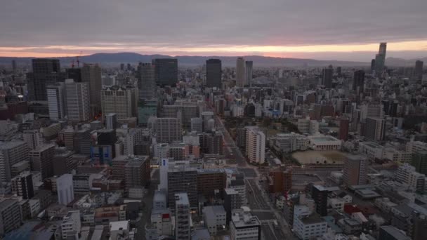 Воздушная Панорама Улиц Зданий Большом Городе Облачное Небо Рассвете Осака — стоковое видео