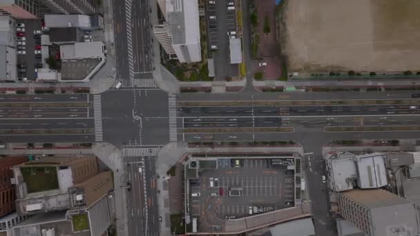 Vogelperspektive Auf Die Verkehrsinfrastruktur Der Stadt Fahrzeuge Fahren Auf Breiter — Stockvideo
