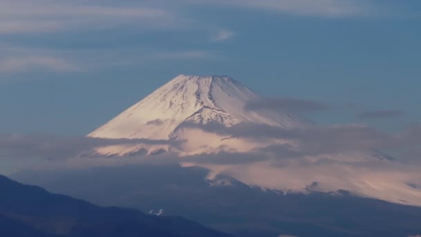 Fuji Dağı Nın Altın Saatindeki Yakınlaştırılmış Görüntüsü Beyaz Karla Kaplı — Stok video