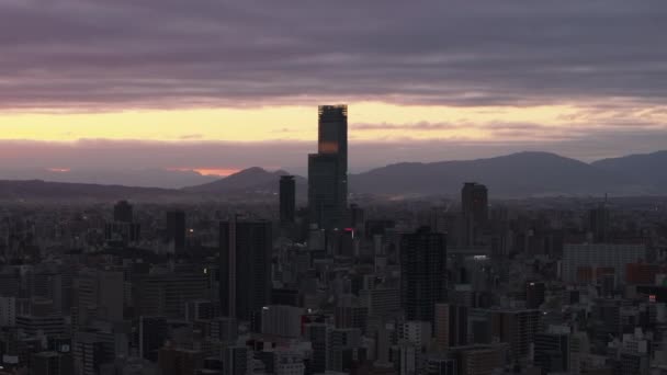 Silueta Moderní Obchodní Věže Proti Barevné Obloze Mrakodrap Abeno Harukas — Stock video