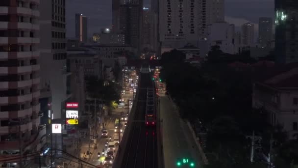 Frente Voa Acima Rua Larga Com Estrada Ferro Meio Comboio — Vídeo de Stock