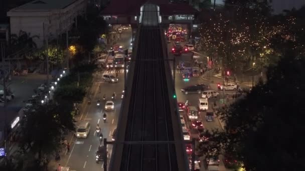 Sudut Pandang Yang Tinggi Dari Infrastruktur Transportasi Kota Meninggikan Jalur — Stok Video