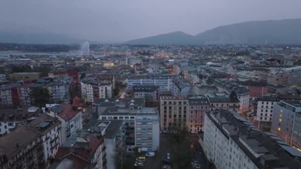 Vue Panoramique Aérienne Ville Crépuscule Avant Voler Dessus Des Immeubles — Video