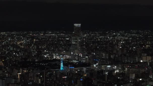 Воздушный Панорамный Вид Мегаполис Ночью Высокий Современный Небоскреб Возвышающийся Над — стоковое видео
