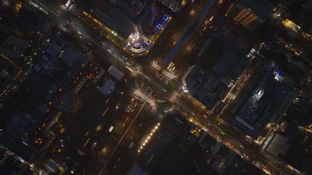 Filmagem Descendente Cima Para Baixo Cruzamento Estrada Urbano Trazido Noite — Vídeo de Stock