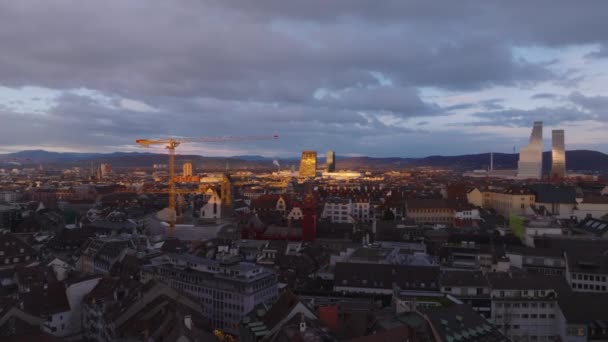 Eski Şehrin Hava Panoramik Manzarası Günbatımında Arka Planda Modern Gökdelenler — Stok video