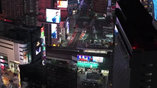 Wysoki Kąt Widzenia Ulicy Mieście Wieczorem Nowoczesna Metropolia Wysokimi Budynkami — Wideo stockowe