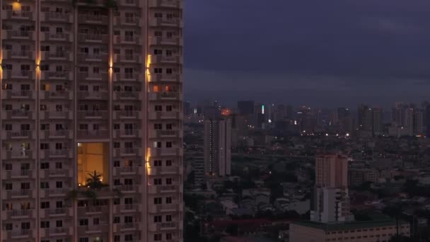 Moderno Condominio Molti Piani Con Balconi Vista Panoramica Sulla Città — Video Stock