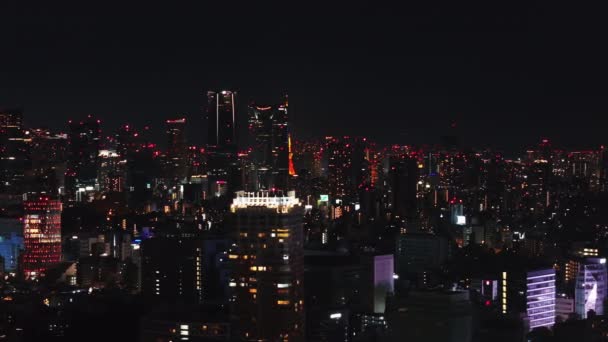 Luchtfoto Panoramisch Uitzicht Nachtmetropool Hoog Gelegen Kantoor Woongebouwen Oranje Verlichte — Stockvideo