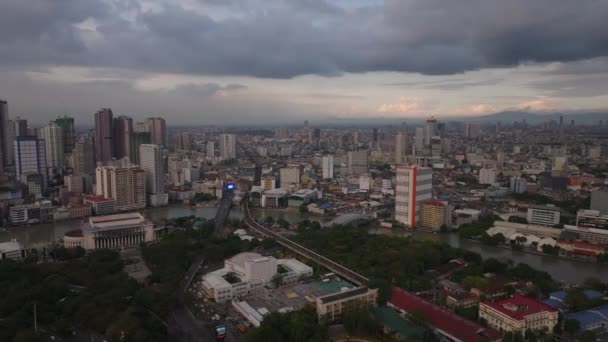 Légi Panoráma Metropoliszra Alkonyatkor Különböző Városfejlesztés Városban Pasig Folyó Folyik — Stock videók