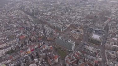 Köln, Almanya 'nın hava manzarası, kentsel manzarasını, yoğun şehir düzenini ve ikonik binaları vurguluyor.