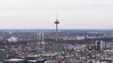 Arkasında Kolonius Turm Koeln 'in telekomünikasyon kulesi olan Köln, Almanya şehir manzarası. Yukarıdan görüntüle.