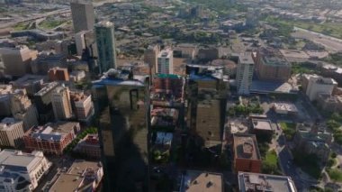 Fort Worth, Teksas gökdelenleri ve kentsel tasarımı açık bir günde, gökdelenler ve gökdelenler.