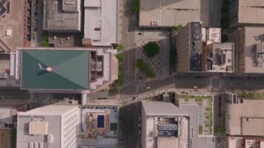 Kansas şehir merkezinin havadan görünüşü şehir planlarını, sokaklarını ve etkileyici mimarisini gözler önüne seriyor. Yukarıdan şehir manzarası