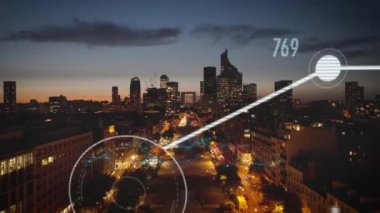 Alacakaranlık gökyüzüne karşı modern kentsel kentin güzel hava görüntüleri. Akşam Geniş Bulvar 'ın üzerinden geriye doğru uçun. Paris, Fransa. Arttırılmış gerçeklik görsel efektleri.