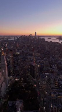 Günbatımında Manhattan, New York 'ta Washington Square Park ve Flatiron Bölgesi dikey panoramik görüntüsü.