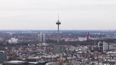 Arkasında Kolonius Turm Koeln 'in telekomünikasyon kulesi olan Köln, Almanya şehir manzarası. Yukarıdan görüntüle.