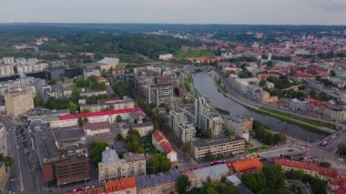 Litvanya 'nın başkenti Vilnius, şehrin kalbinde dolanan Neris Nehri ile eski ve yeni mimari karışımını gözler önüne seriyor..