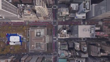 Manhattan, New York 'ta inşaat halindeki bir gökdelenin havadan görüntüsü..