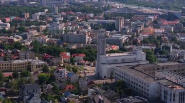 Litvanya 'nın Kaunas kentinin hava manzarası, Hıristiyanların Diriliş Kilisesi' ne vurgu yaparak eşsiz yapısını vurguluyor..