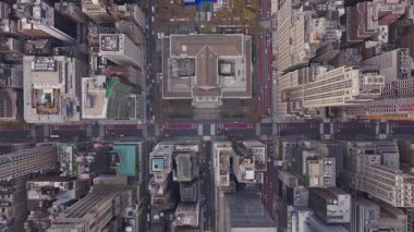 Şehir merkezindeki Manhattan kentsel şebekesini gözler önüne seren hava perspektifi, Bryant Park ve New York Halk Kütüphanesi tarihi mimarisini vurguluyor.