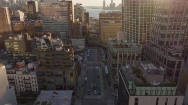 Güney Harlem ve Central Park Kuzey Mahallesi hava manzaralı, Manhattan yerleşim binaları, trafik ve kamu konutları arka planı.