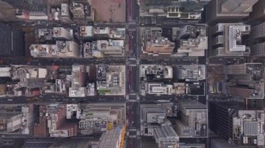Manhattan hava görüntüsü geometrik şehir şebekesini, yoğun mimari düzeni New York 'taki karmaşık sokak ağlarını ortaya çıkarıyor..